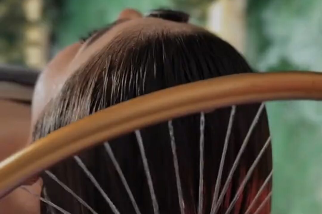 Reinigung der Kopfhaut bei Head Spa Berlin“