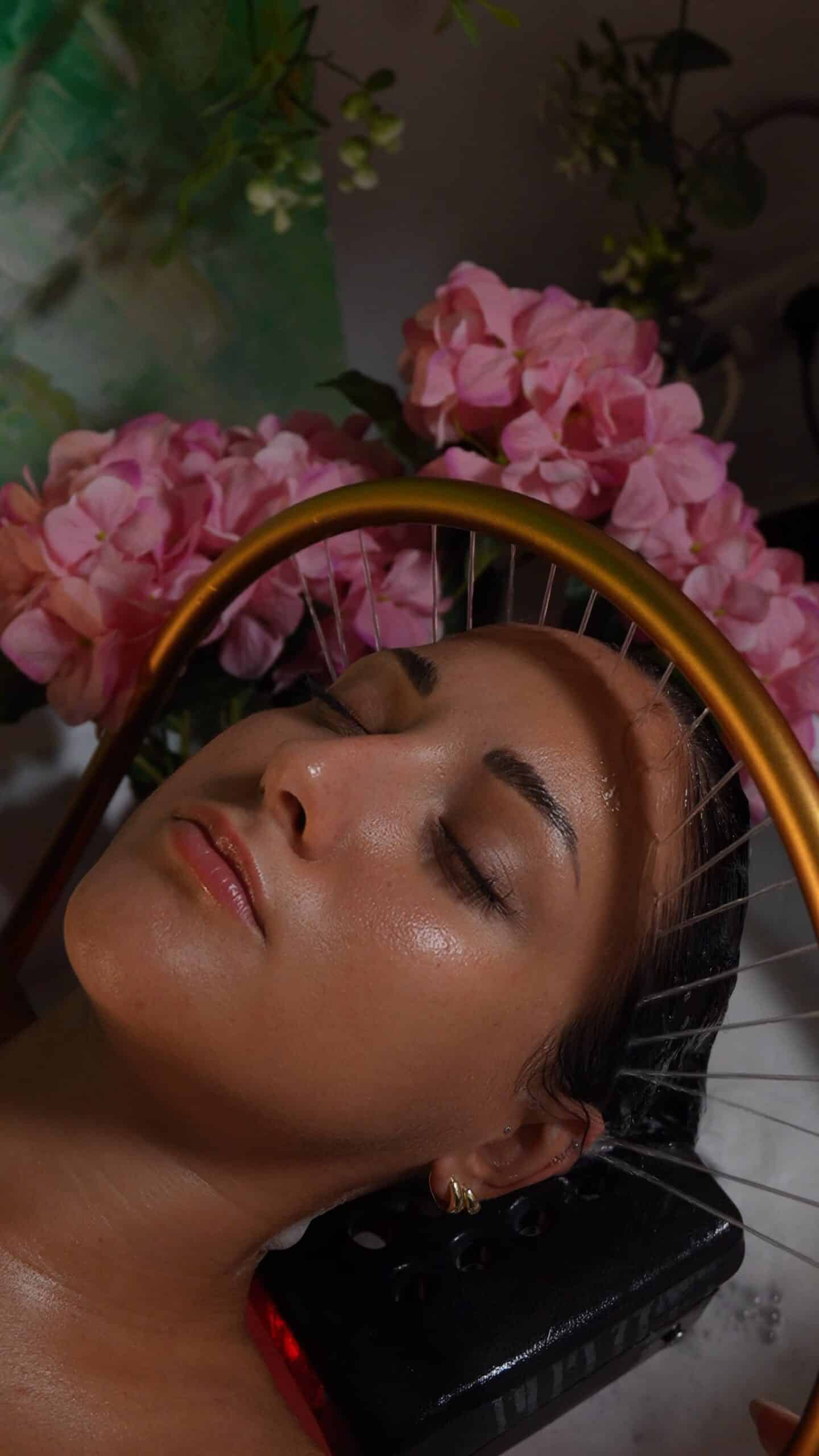 Head Spa Behandlung in Aktion